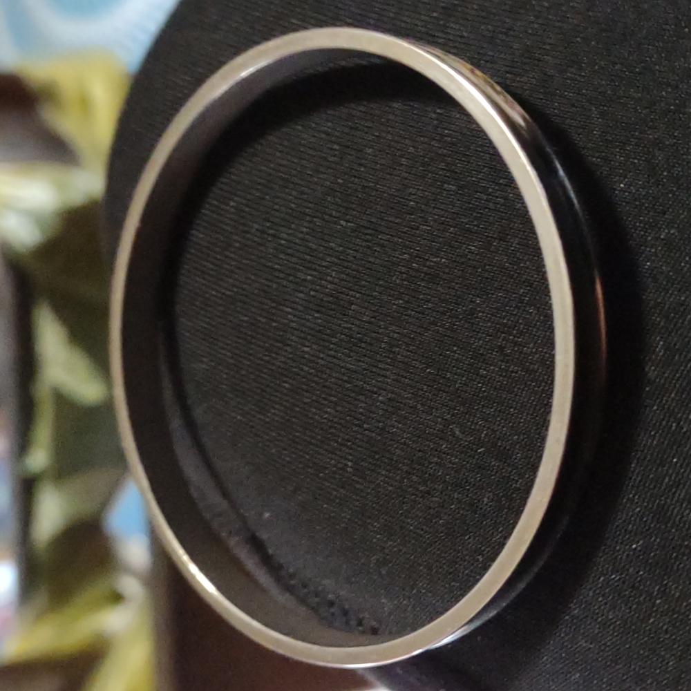 Concave bangle bracelet - Picture 2 of 2